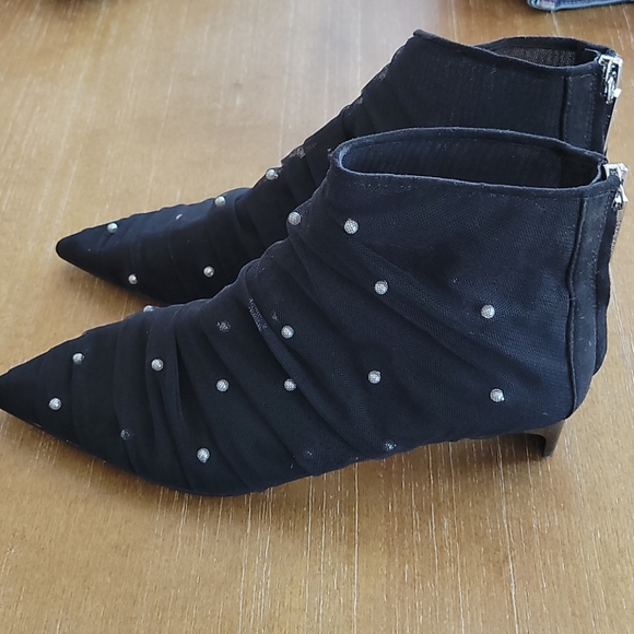 GORGEOUS ZARA TULLE AND FAUX PEARL BOOTS - Picture 2 of 9